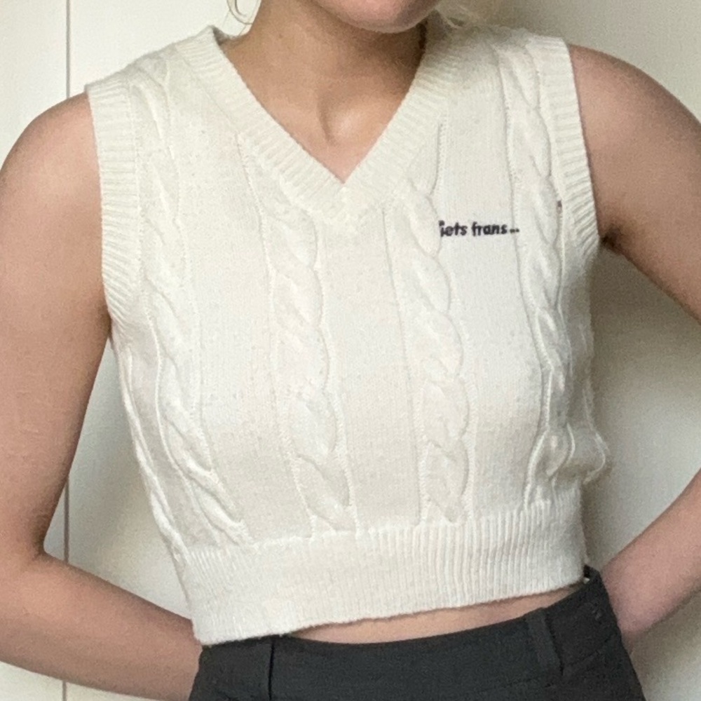 iets frans… White Cable Knit Cropped Vest